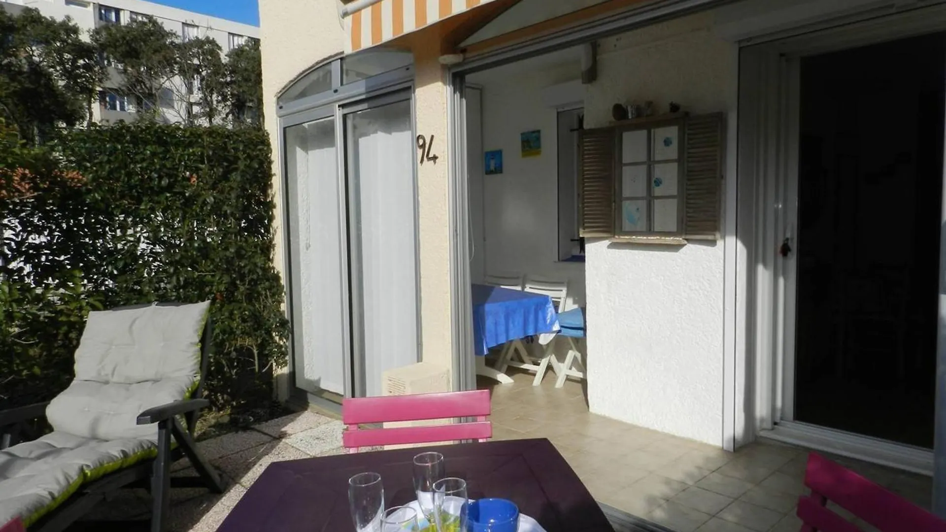 Appartement 2 Pieces Avec Terrasse Et Piscine A La Londe-Les-Maures - Fr-1-826-7