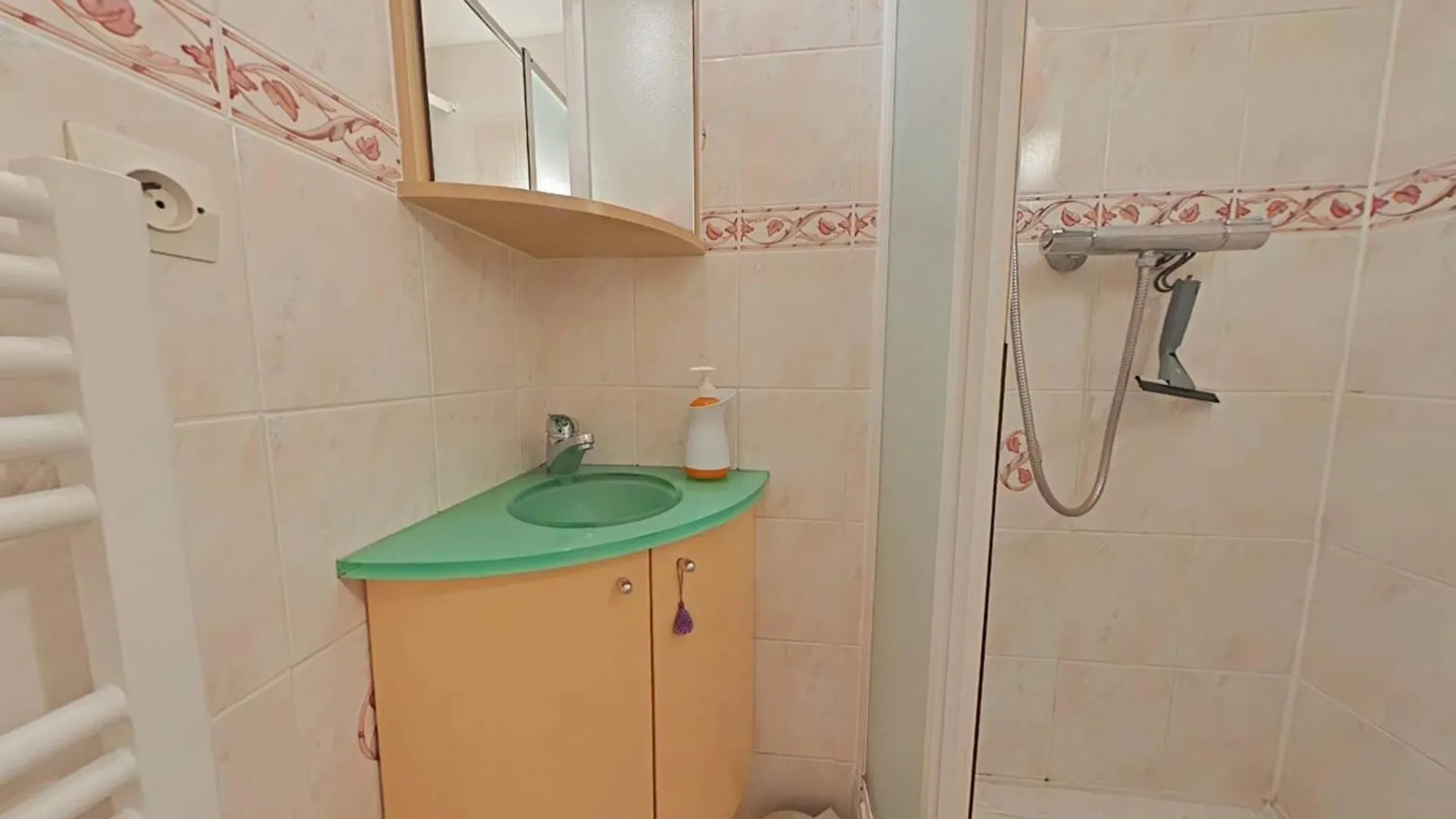 Appartement 2 Pieces Avec Terrasse Et Piscine A La Londe-Les-Maures - Fr-1-826-7 0*,
