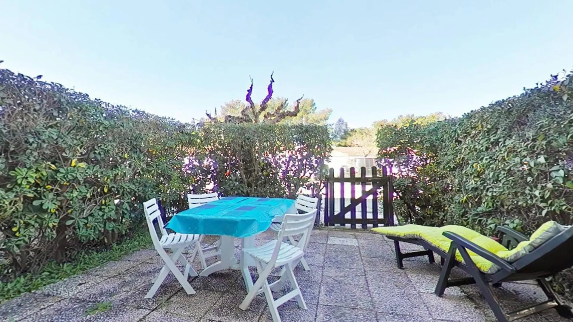 Appartement 2 Pieces Avec Terrasse Et Piscine A La Londe-Les-Maures - Fr-1-826-7